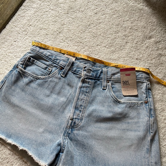 NWT Levi’s 501 Women's Light Blue Jean Shorts Size 32 - Picture 8 of 12